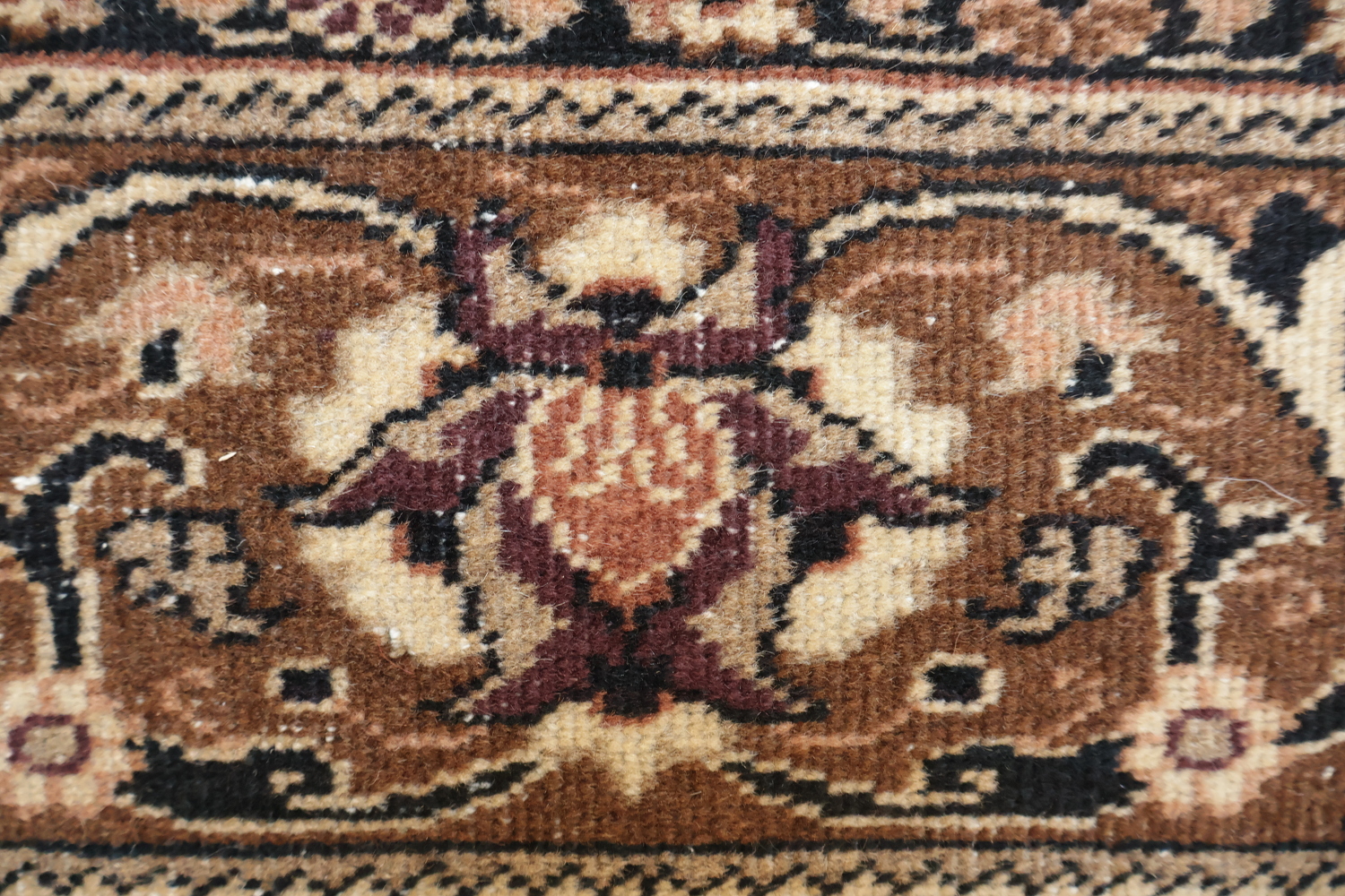 Vintage Floral Pattern Turkish Rug with Classic Brown Border Design 7x10