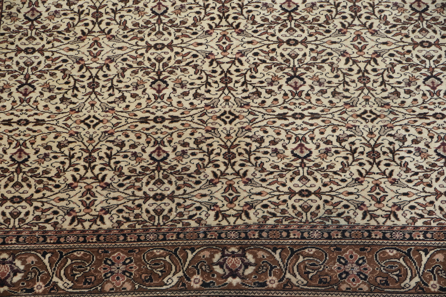 Vintage Floral Pattern Turkish Rug with Classic Brown Border Design 7x10