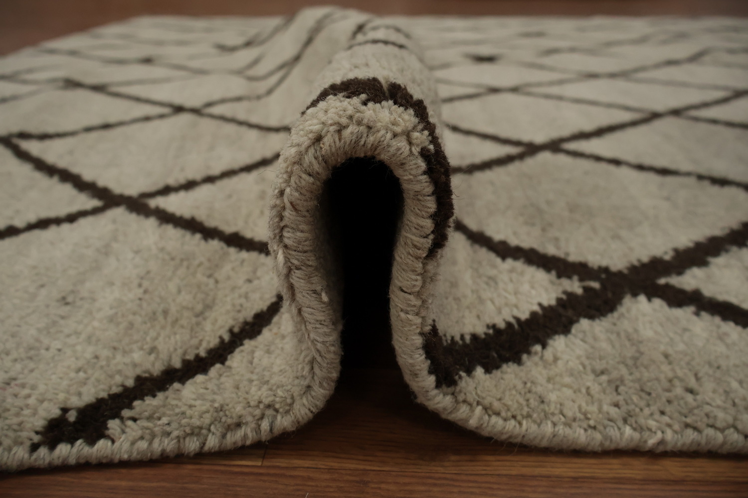 Diamond Grid Moroccan Area Rug 8x10 Perfect for Any Elegant Setting