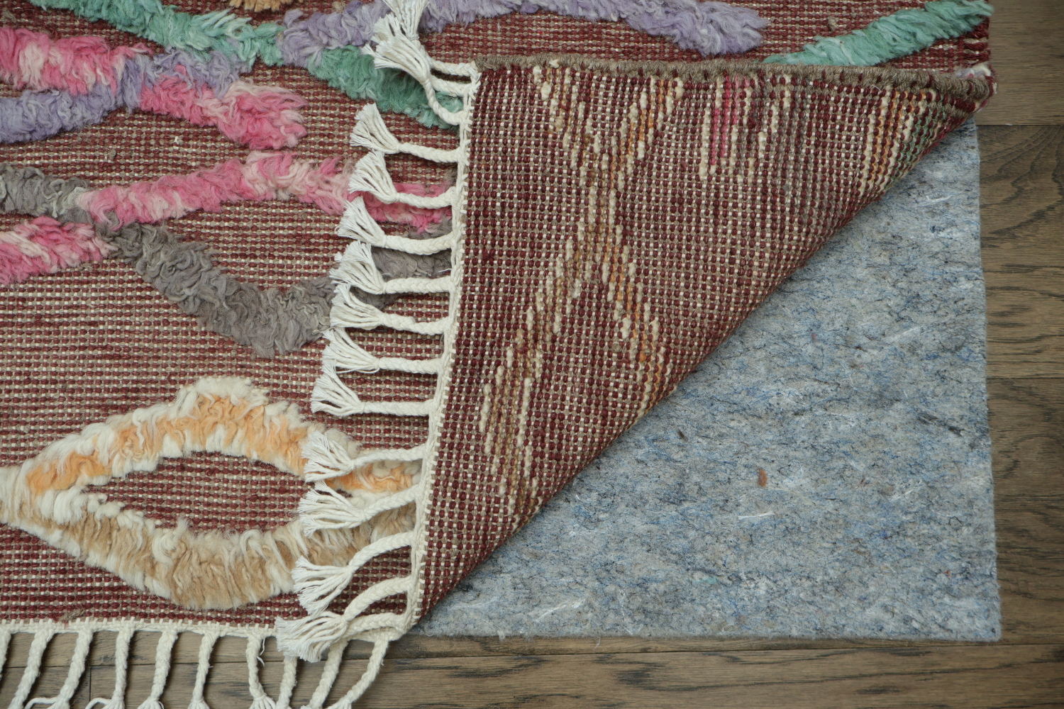 Vibrant Waves and Zigzag Motif on a Contemporary Rug 7x10