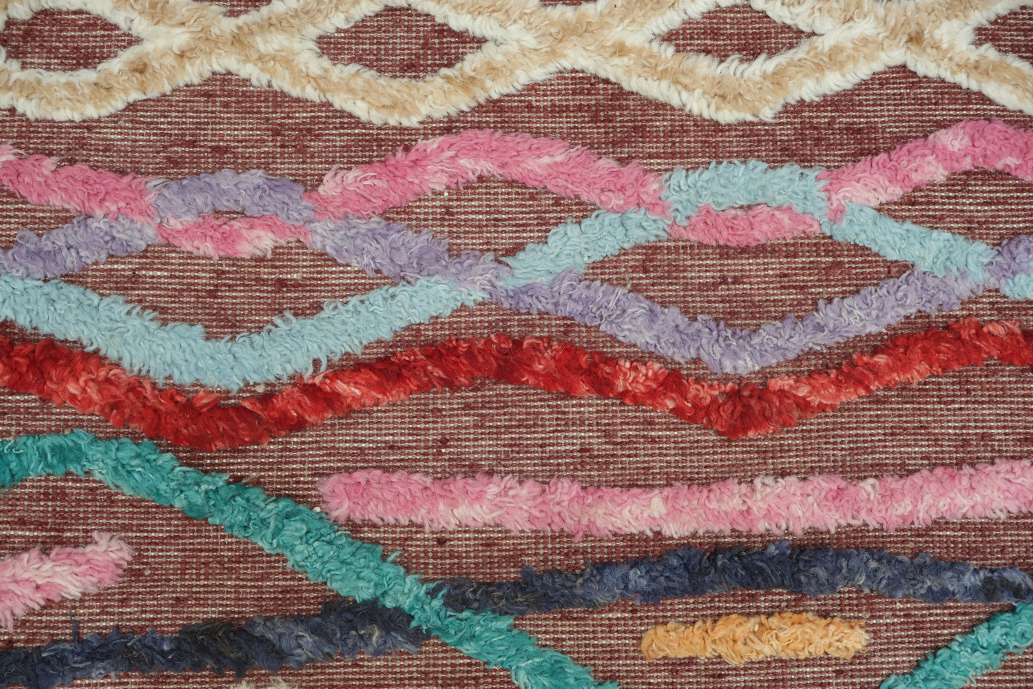 Vibrant Waves and Zigzag Motif on a Contemporary Rug 7x10