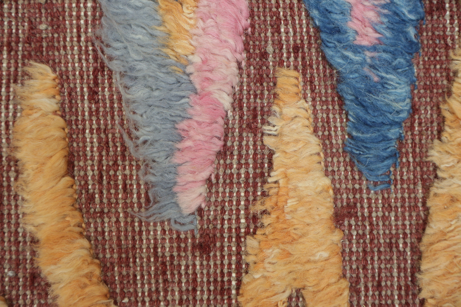 Vibrant Waves and Zigzag Motif on a Contemporary Rug 7x10