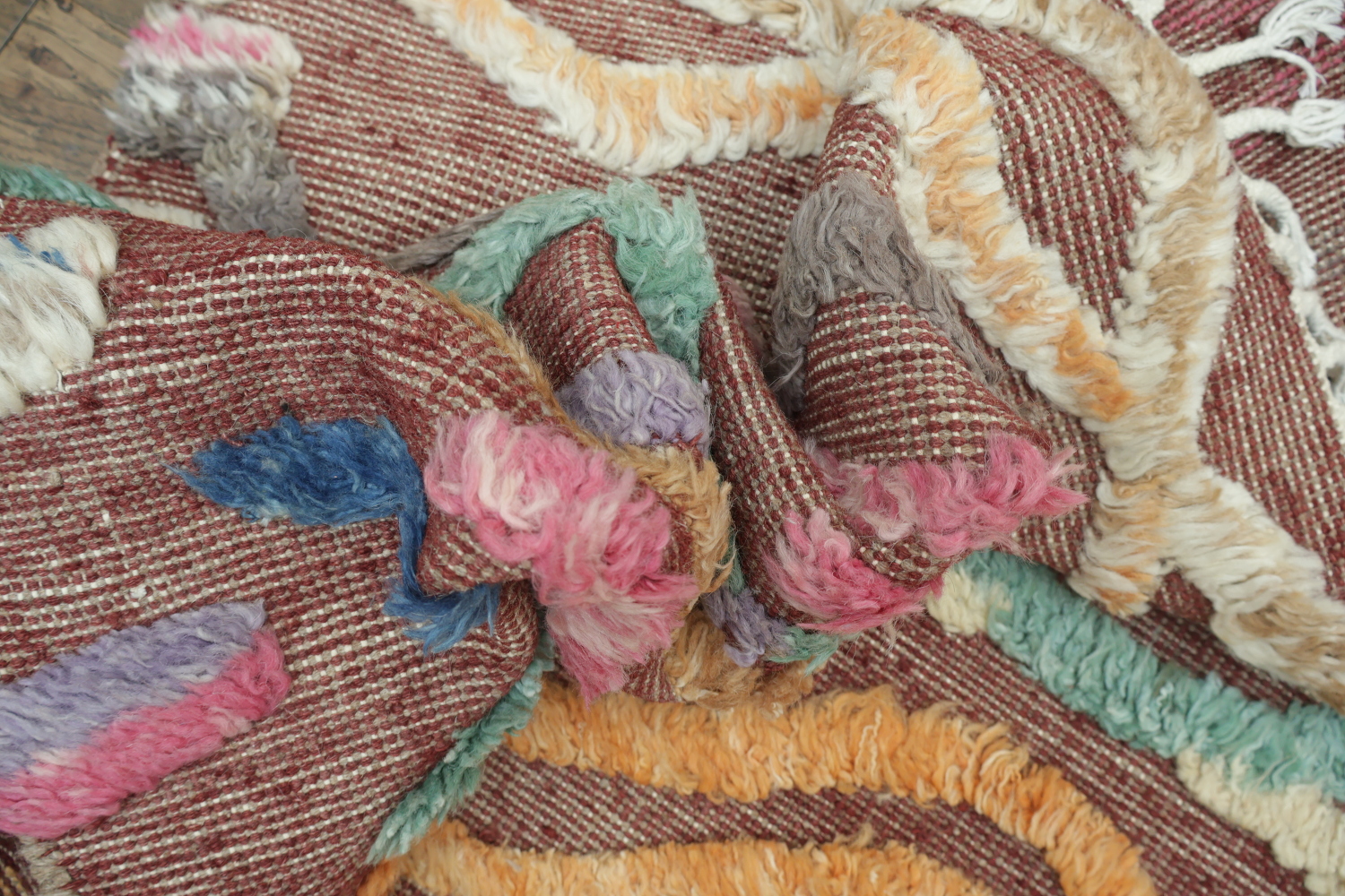 Vibrant Waves and Zigzag Motif on a Contemporary Rug 7x10