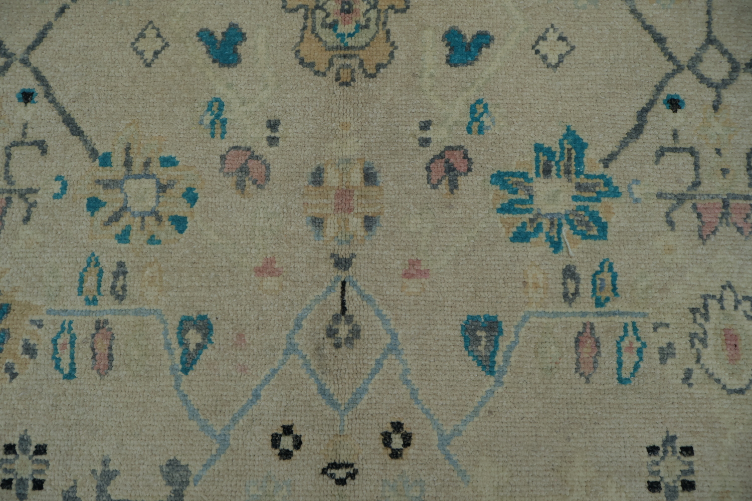 Oushak Turkish Rug with a cream/beige background and blue/turquoise accents 5x6