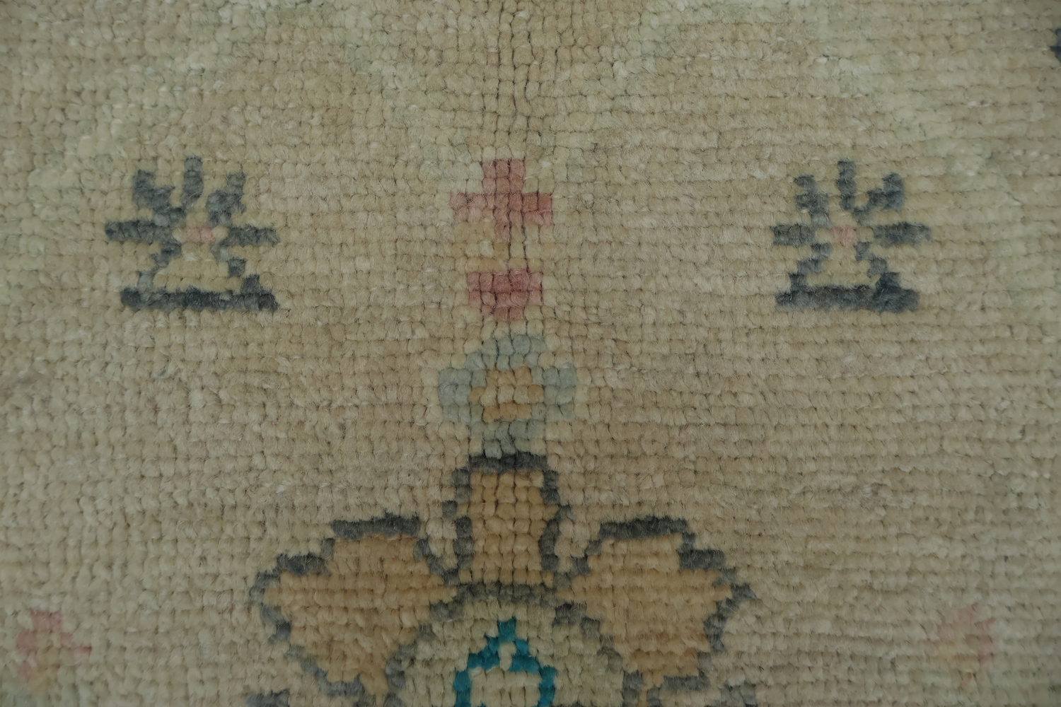 Oushak Turkish Rug with a cream/beige background and blue/turquoise accents 5x6
