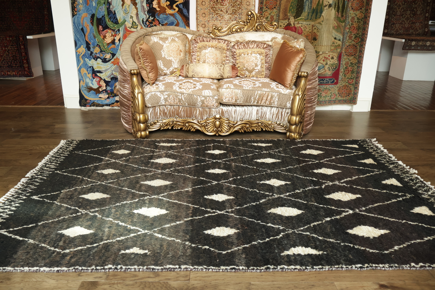 Stylish Geometric Diamond Rug in Black and White for Modern Living Rooms 6x10 ft