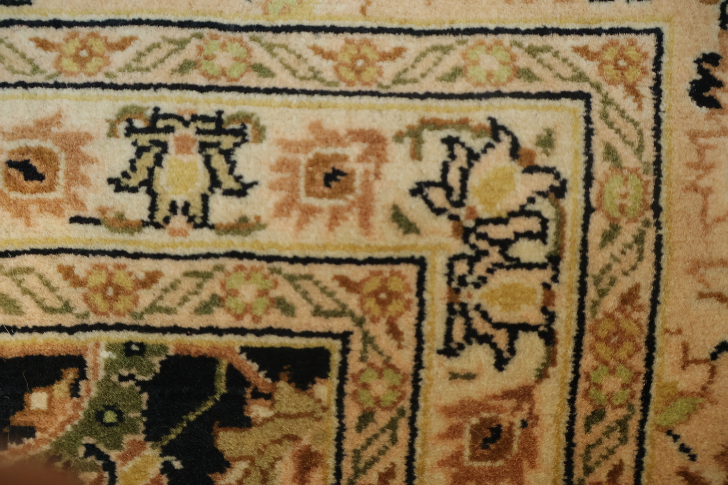 Traditional Black and Gold Masterpiece of Elegant Rug Craftsmanship 8x10