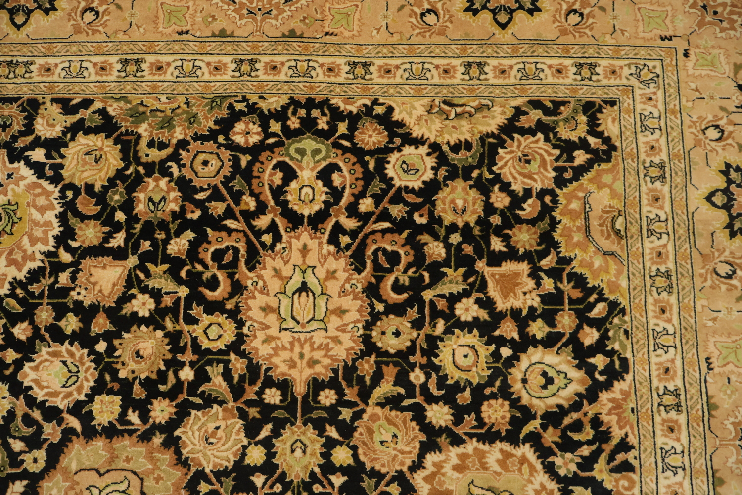Traditional Black and Gold Masterpiece of Elegant Rug Craftsmanship 8x10