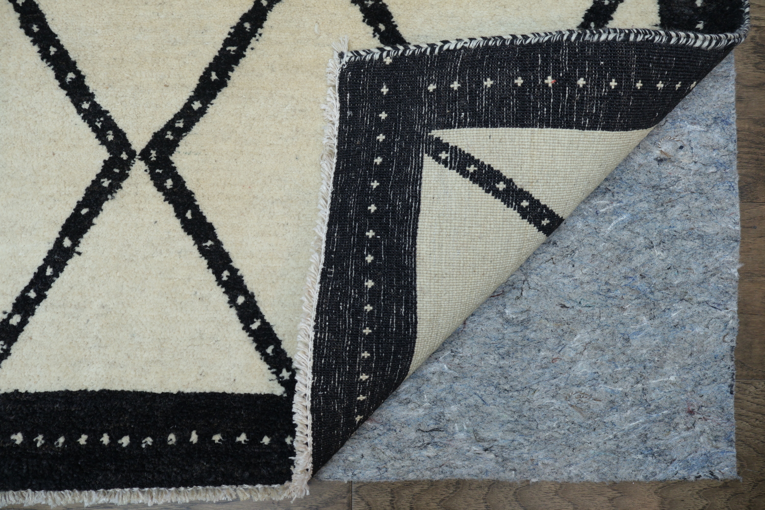 Modern White Rug with Black Diamond Pattern Elegance 8x12