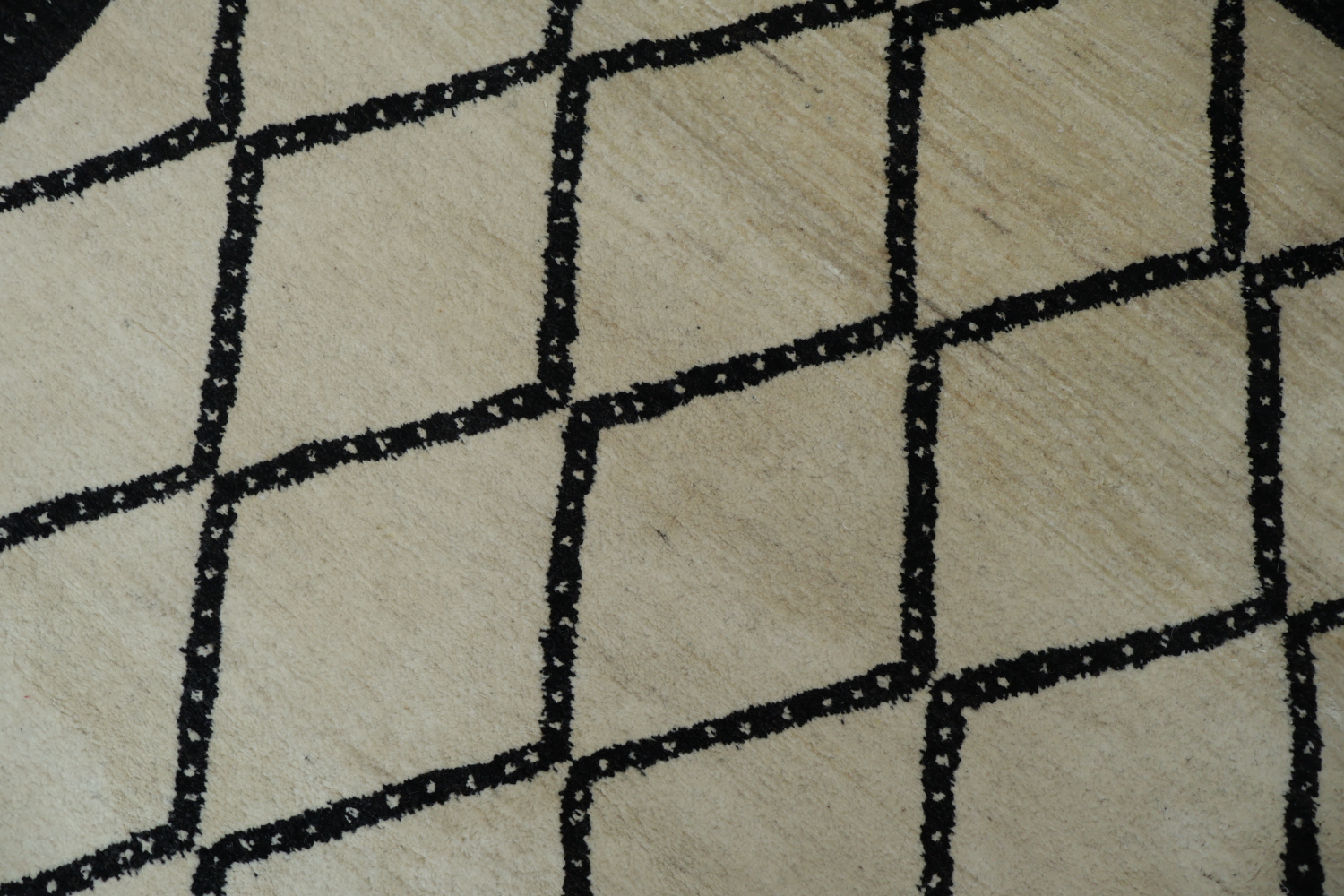 Modern White Rug with Black Diamond Pattern Elegance 8x12