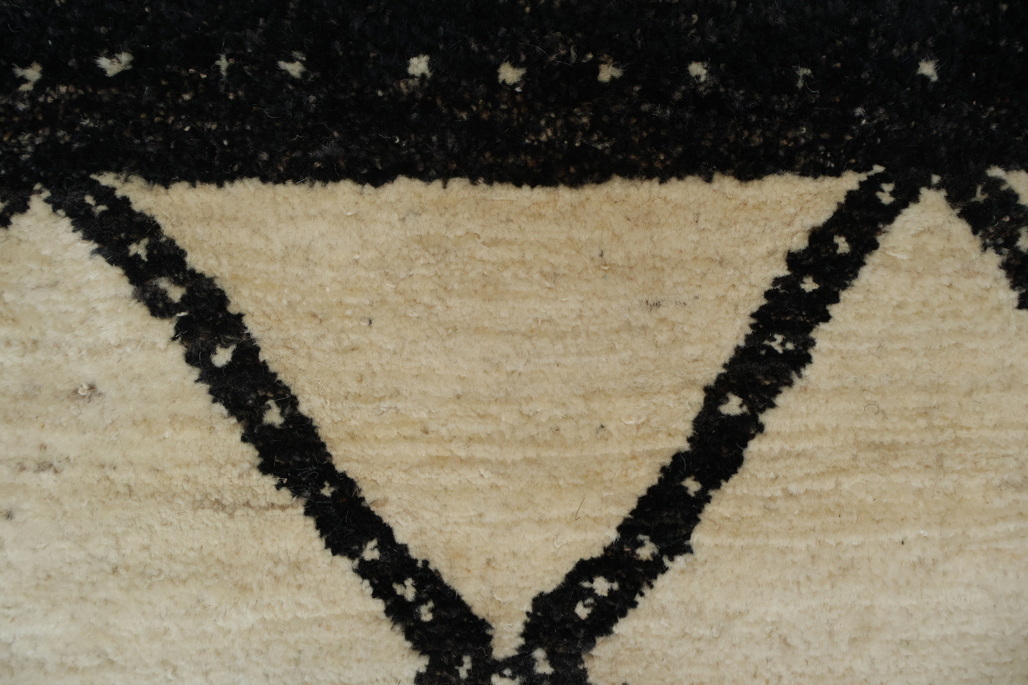 Modern White Rug with Black Diamond Pattern Elegance 8x12