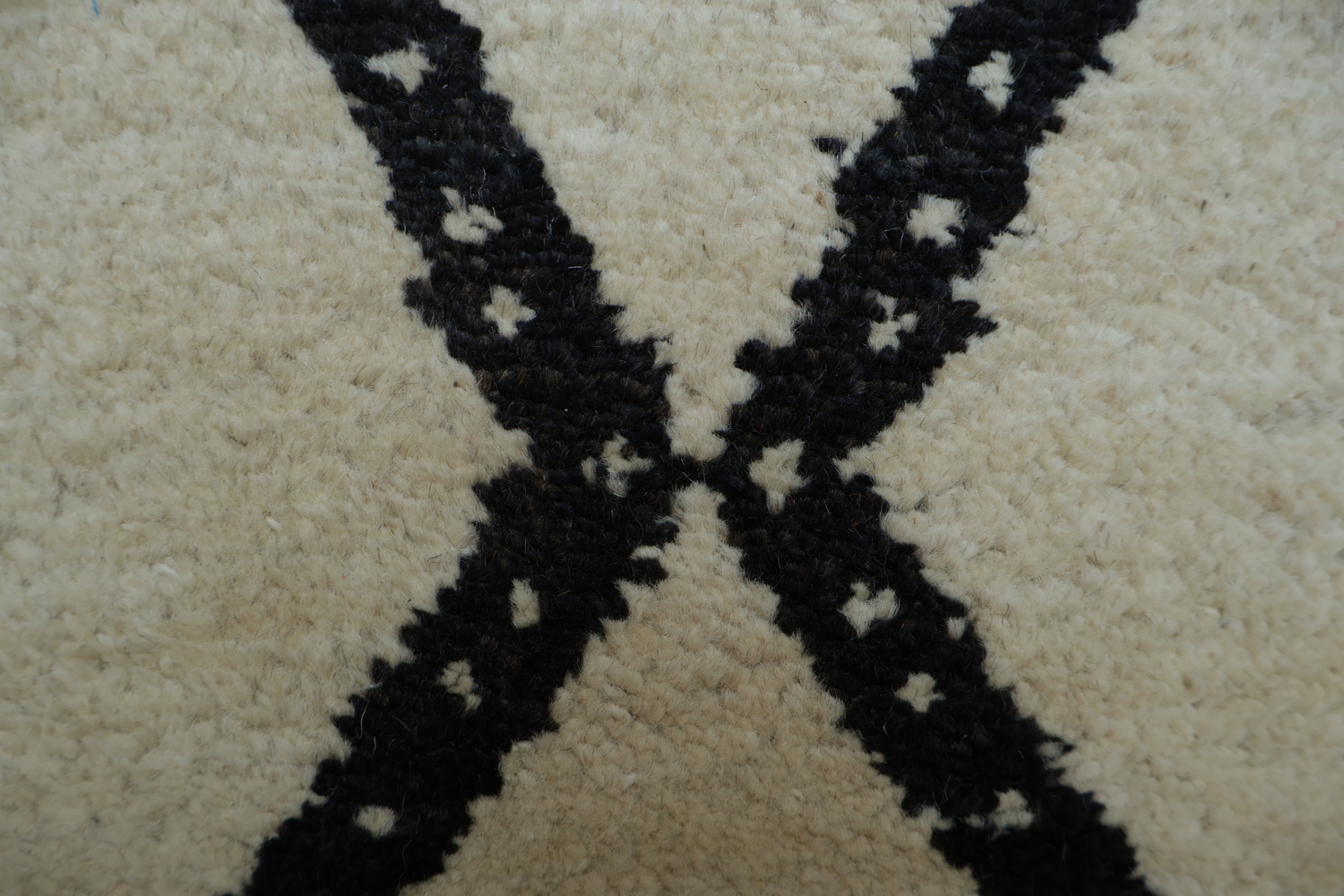 Modern White Rug with Black Diamond Pattern Elegance 8x12