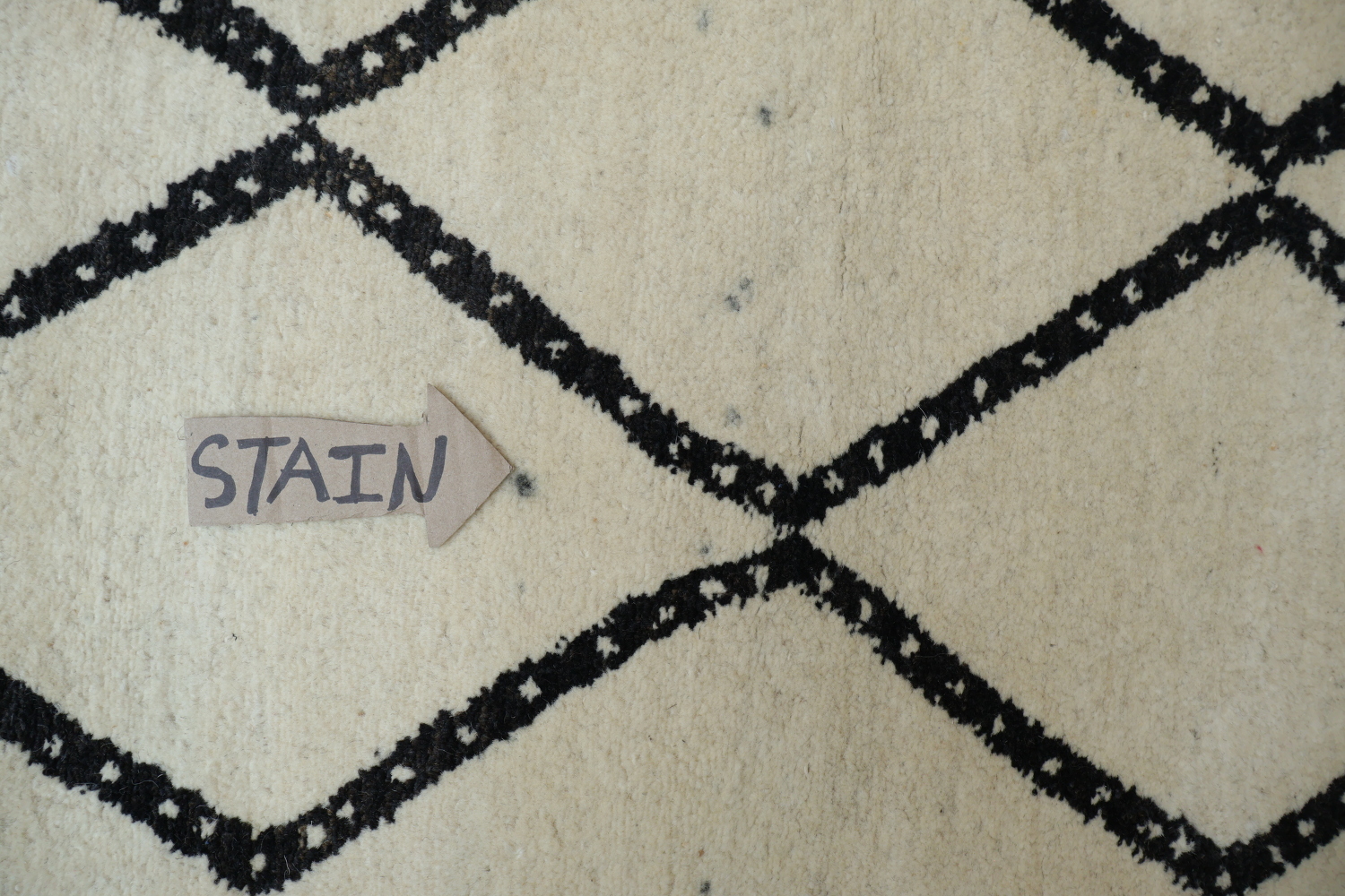 Modern White Rug with Black Diamond Pattern Elegance 8x12