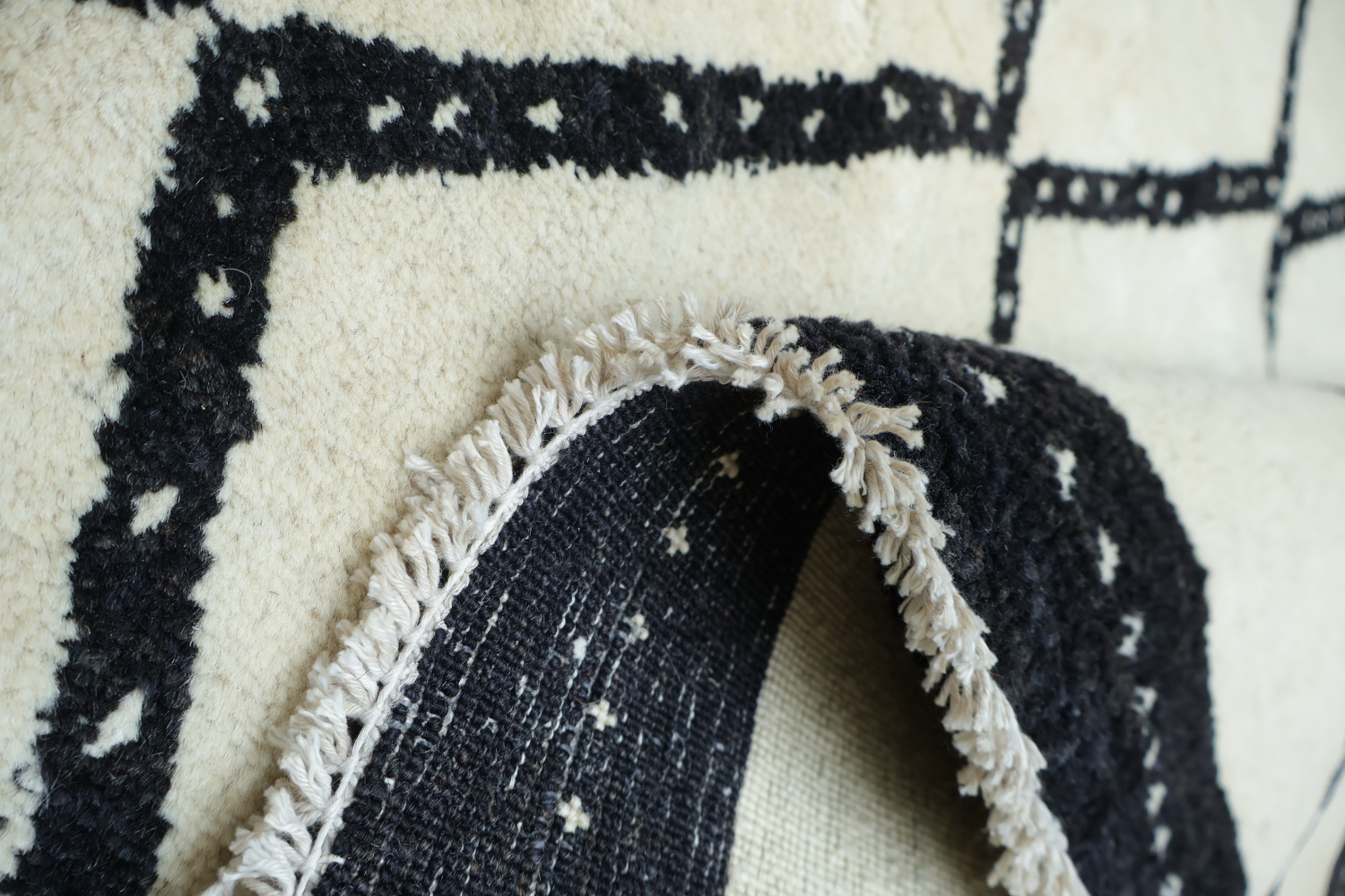Modern White Rug with Black Diamond Pattern Elegance 8x12