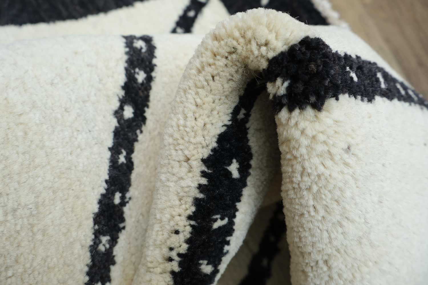 Modern White Rug with Black Diamond Pattern Elegance 8x12