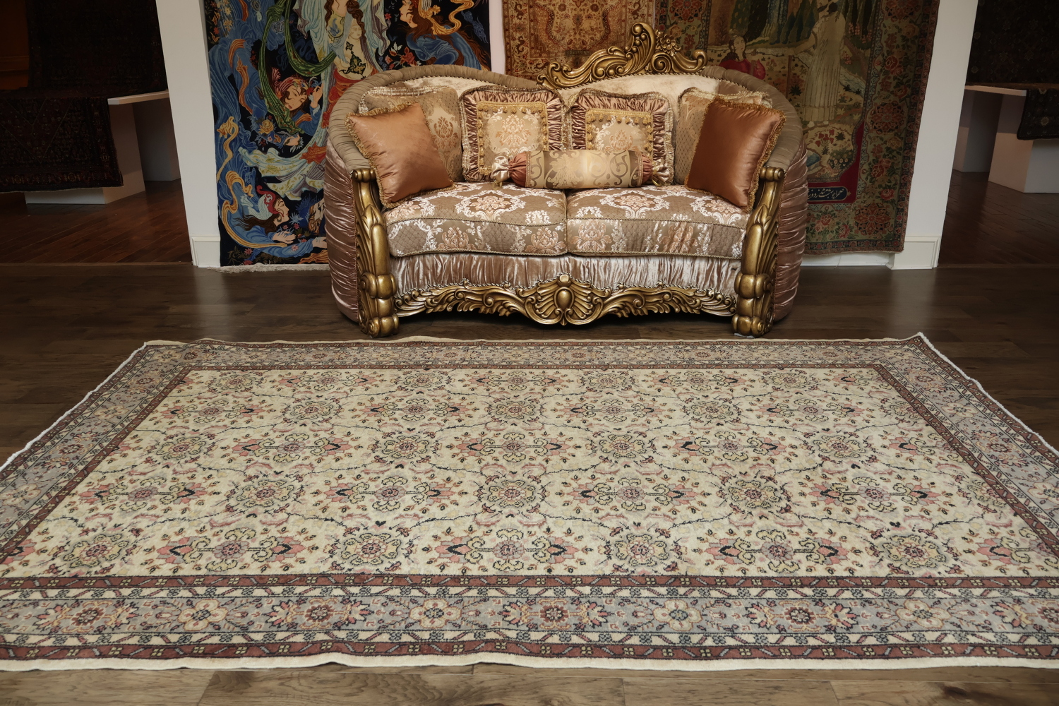 Vintage Inspired Area Rug with Intricate Floral Detailing 6x10