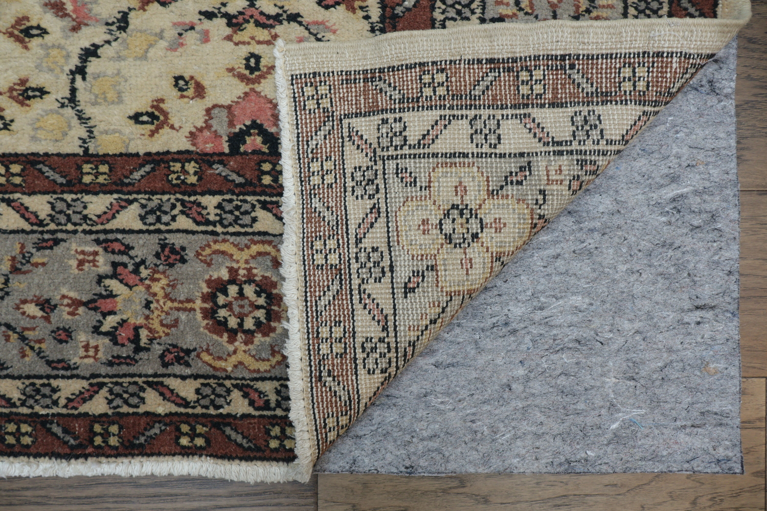 Vintage Inspired Area Rug with Intricate Floral Detailing 6x10