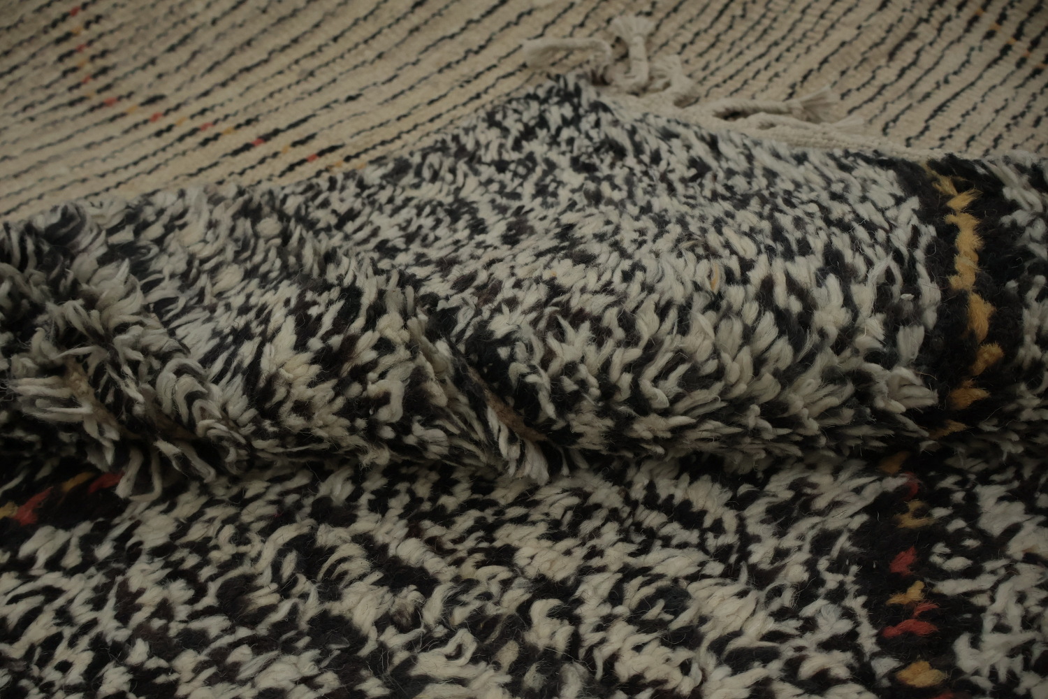 Luxurious Moroccan Area Rug 8x10 with Unique Geometric Patterns