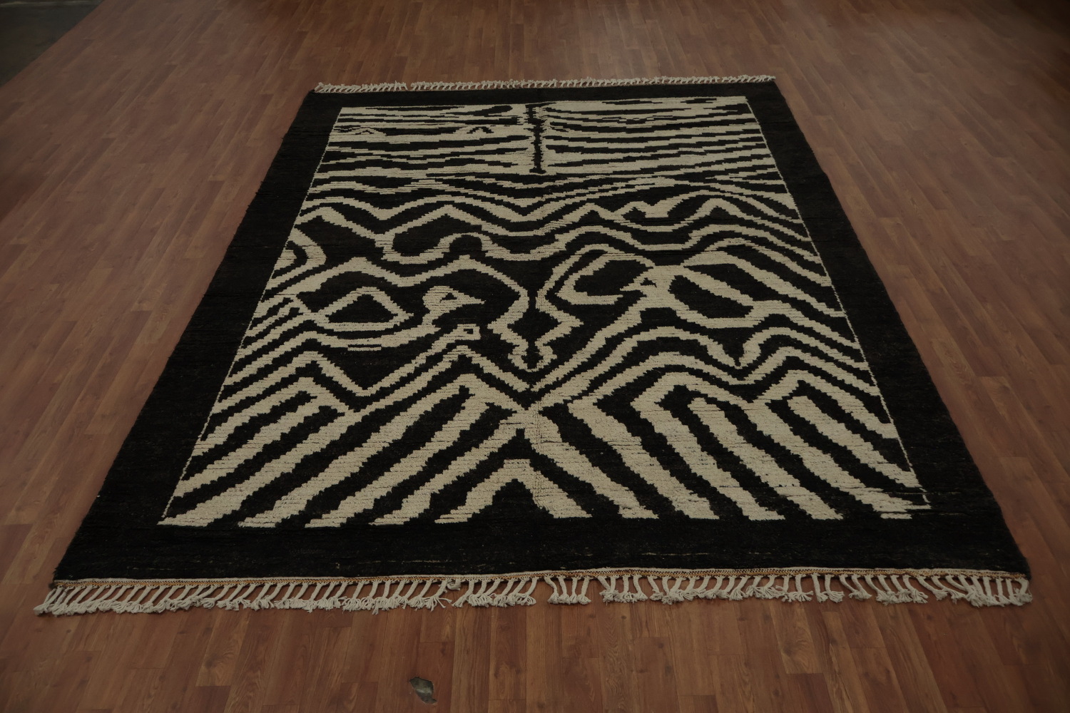 Black and White Moroccan Modern Area Rug 8x10