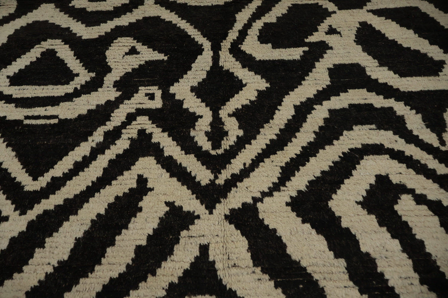 Black and White Moroccan Modern Area Rug 8x10