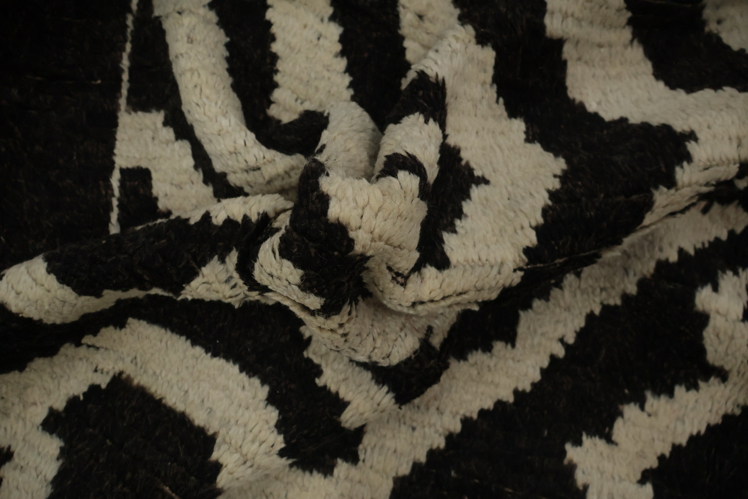 Black and White Moroccan Modern Area Rug 8x10