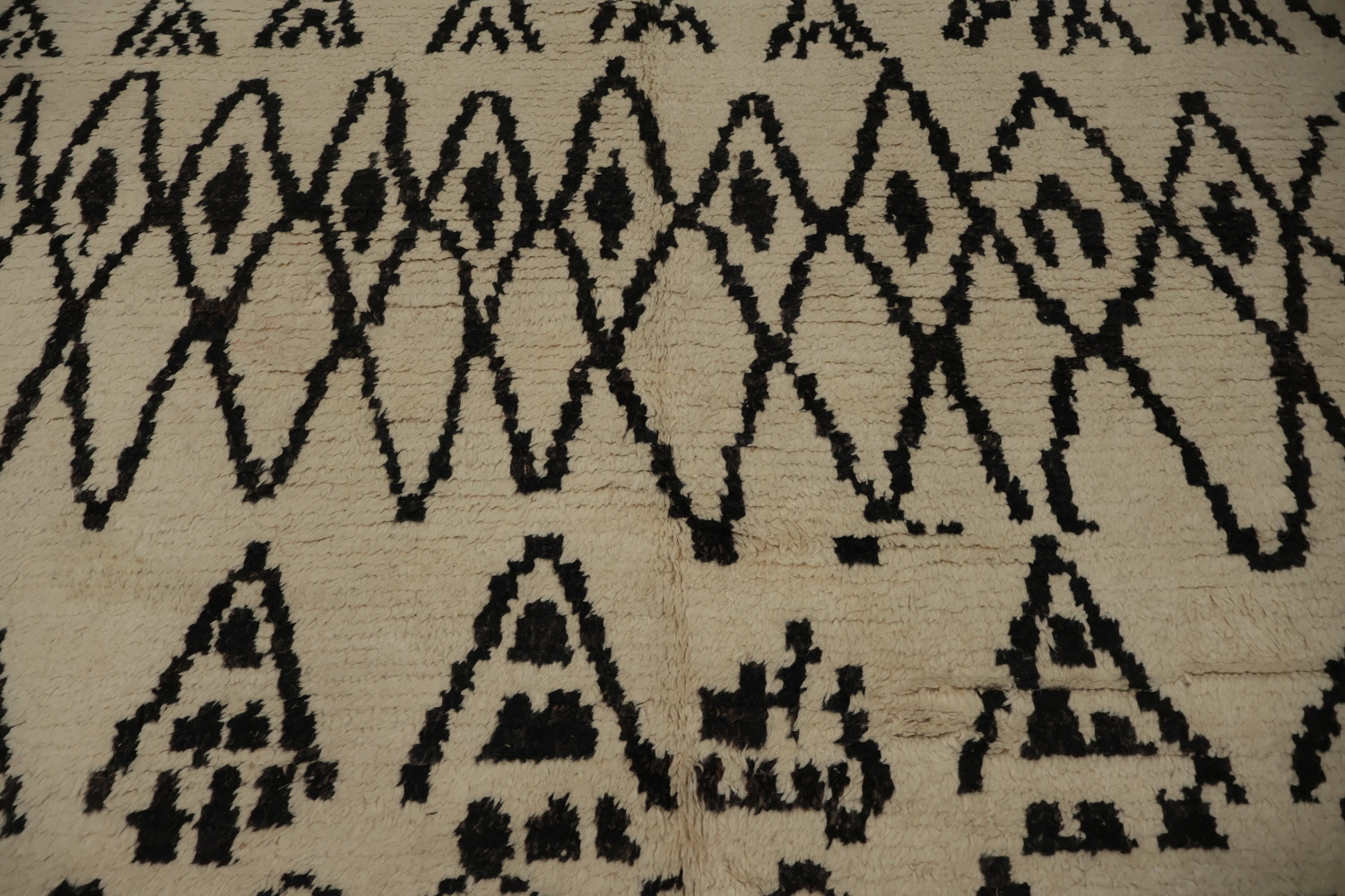 Elegant Moroccan Area Rug 6x12 Featuring Timeless Artistic Patterns