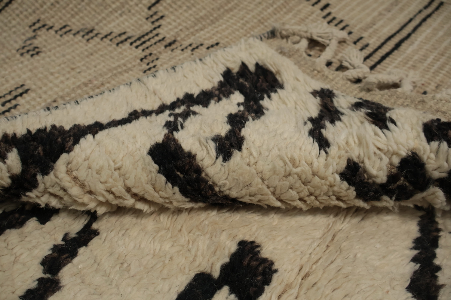 Elegant Moroccan Area Rug 6x12 Featuring Timeless Artistic Patterns