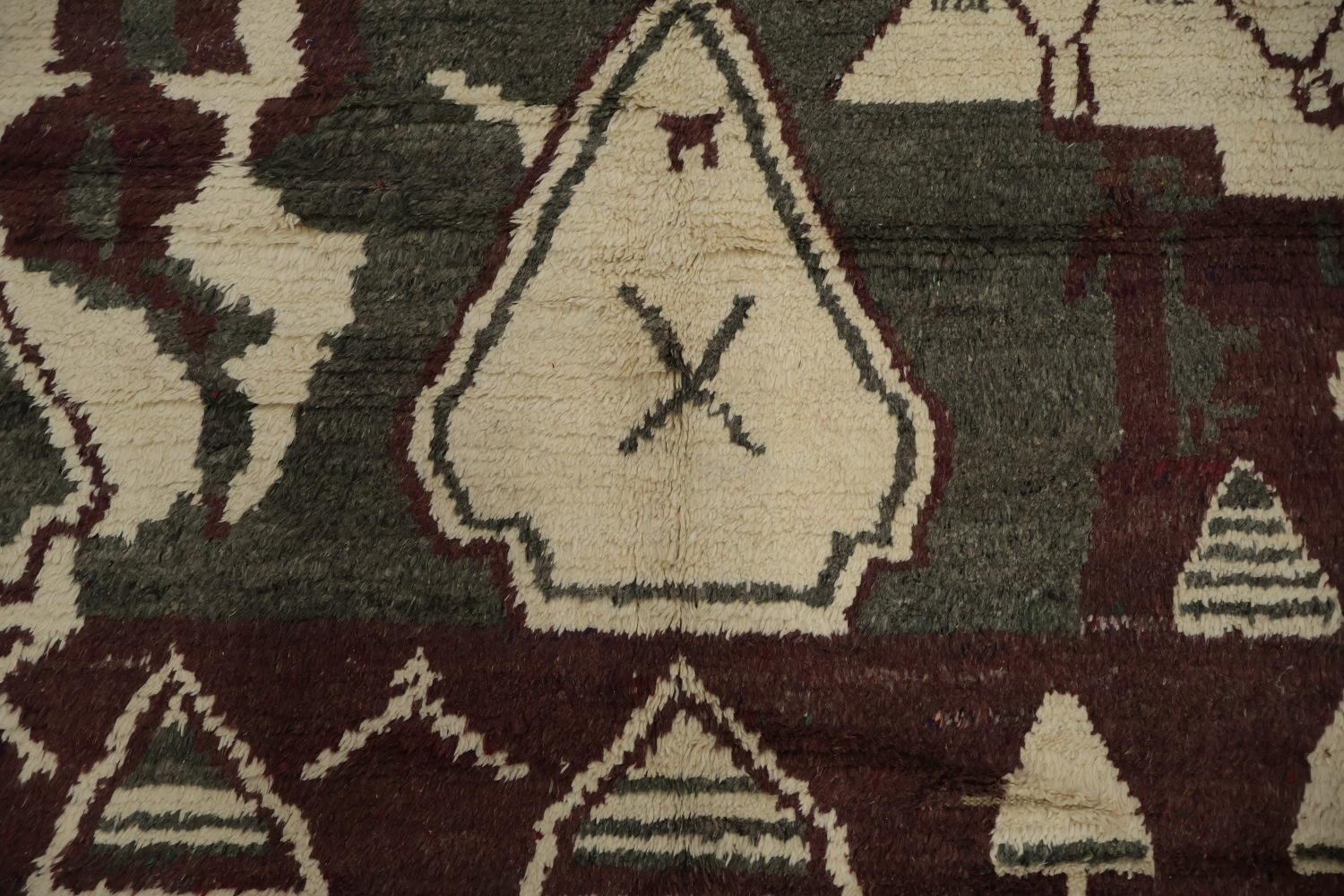 Artistic Design Moroccan Area Rug 8x10 with Bold Geometric Motifs