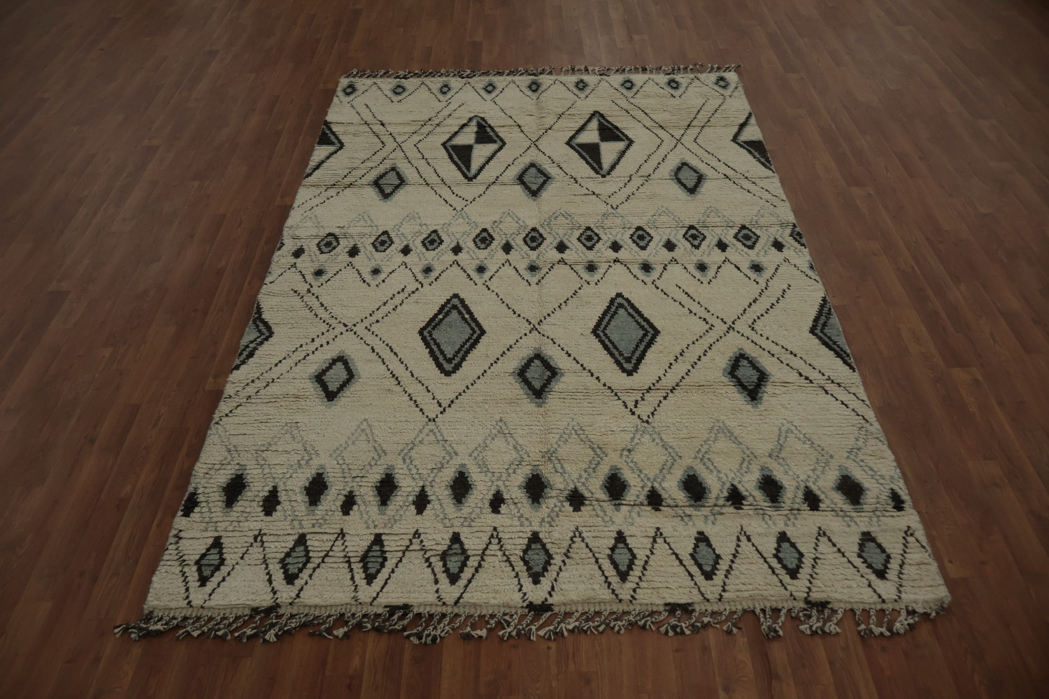 Chic Moroccan Area Rug 6x9 with a Geometric Flair for Living Spaces