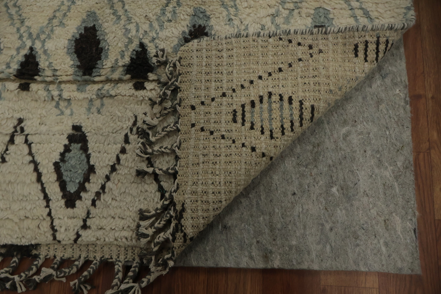 Chic Moroccan Area Rug 6x9 with a Geometric Flair for Living Spaces