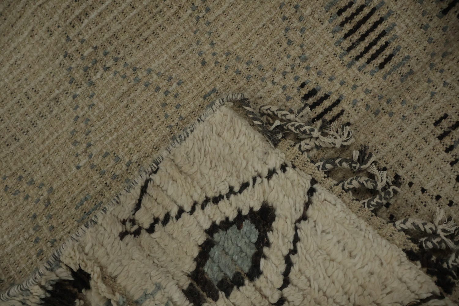 Chic Moroccan Area Rug 6x9 with a Geometric Flair for Living Spaces