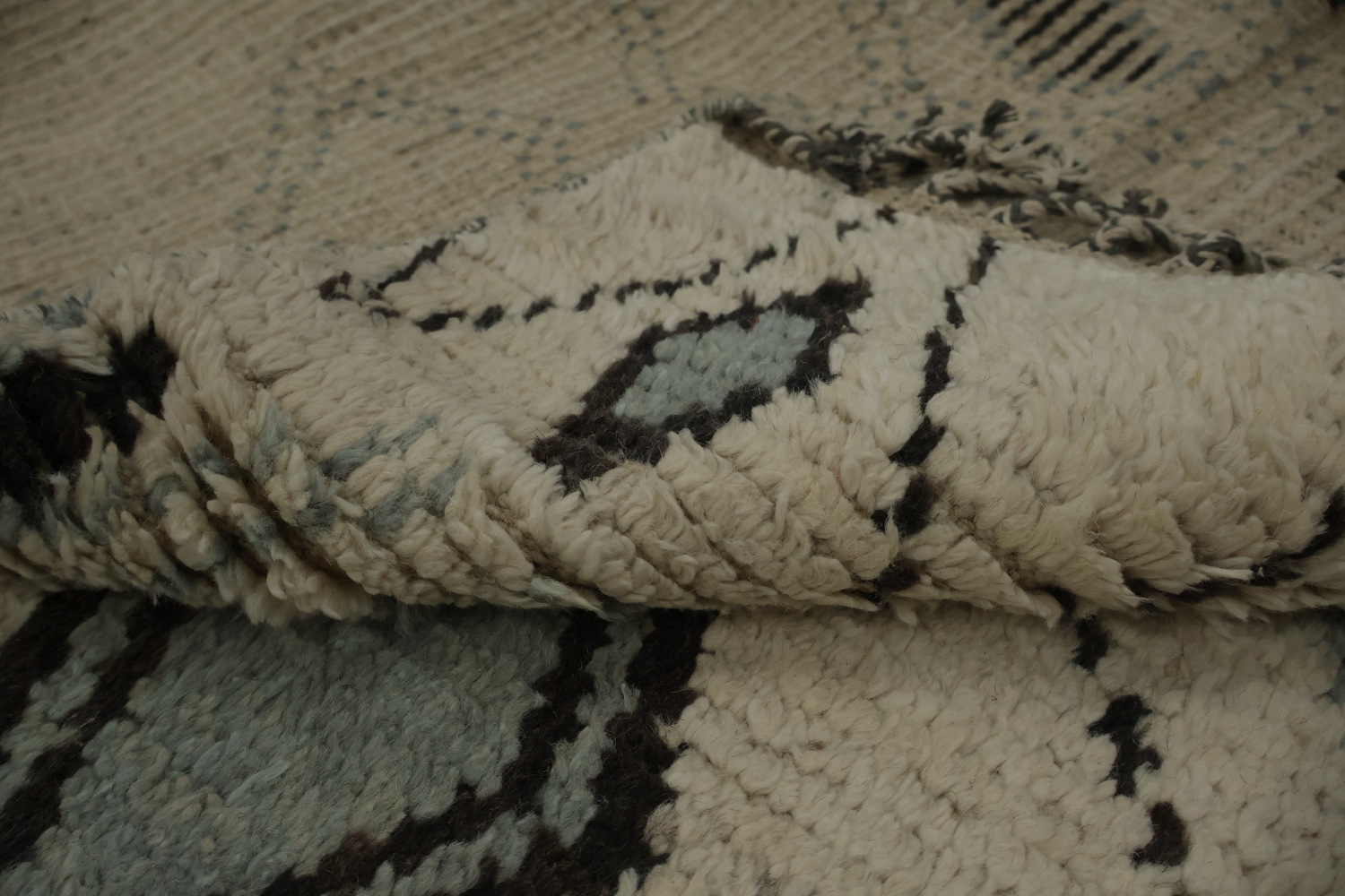 Chic Moroccan Area Rug 6x9 with a Geometric Flair for Living Spaces