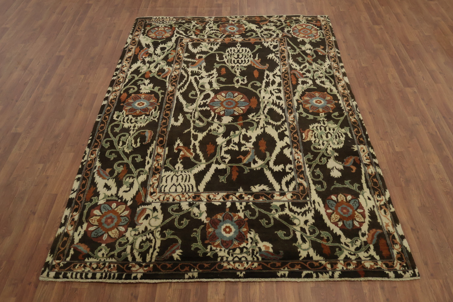 Artisan Crafted Rug with Dynamic Floral Motifs and Bold Hues 6x9