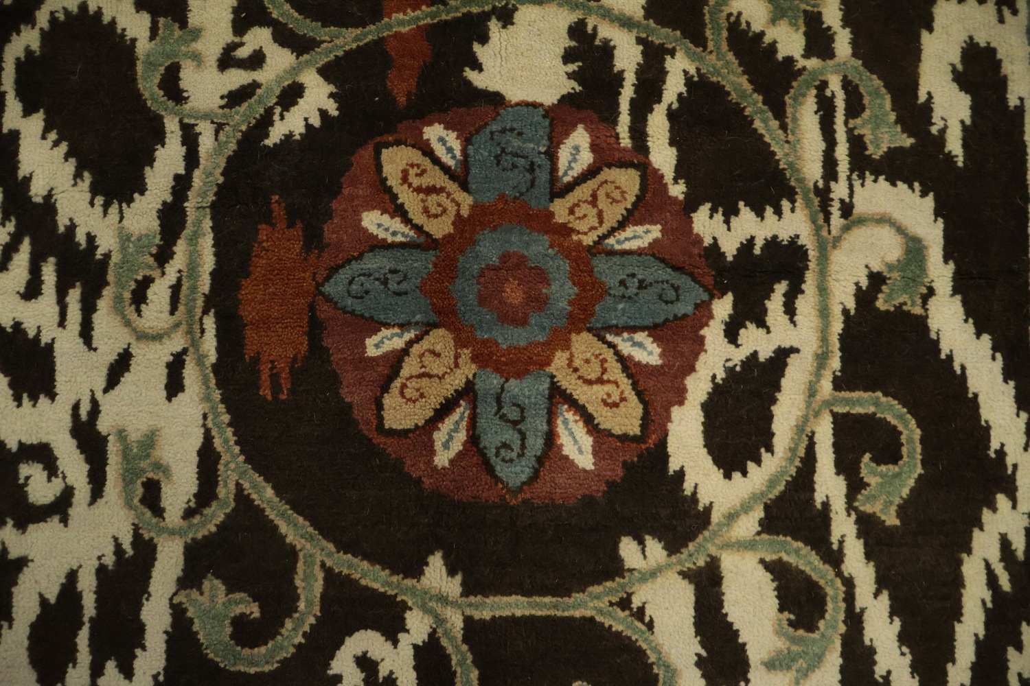 Artisan Crafted Rug with Dynamic Floral Motifs and Bold Hues 6x9