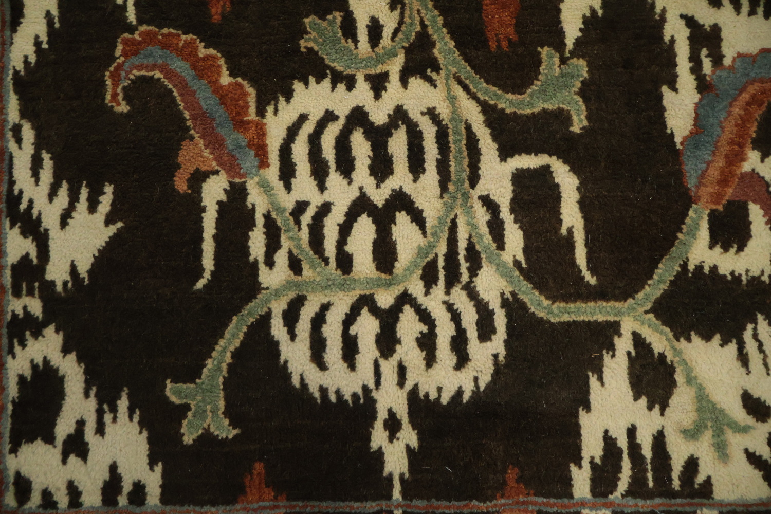 Artisan Crafted Rug with Dynamic Floral Motifs and Bold Hues 6x9