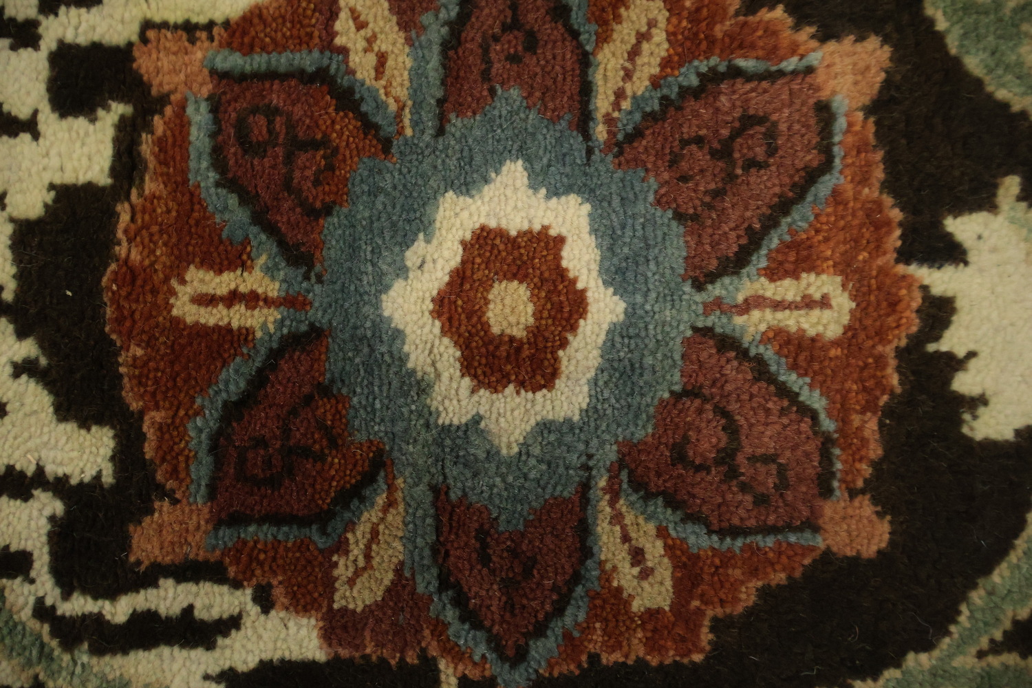 Artisan Crafted Rug with Dynamic Floral Motifs and Bold Hues 6x9