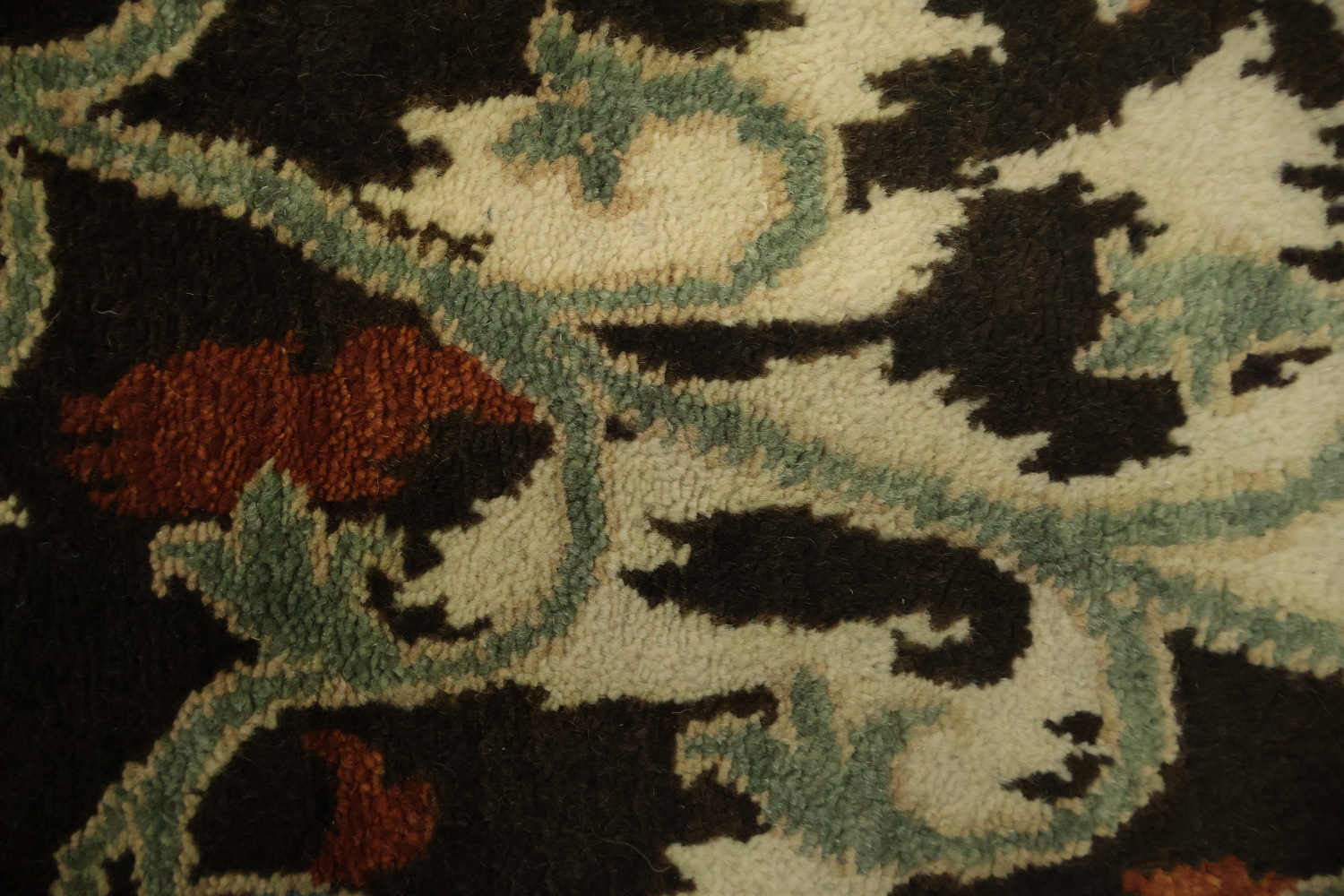 Artisan Crafted Rug with Dynamic Floral Motifs and Bold Hues 6x9