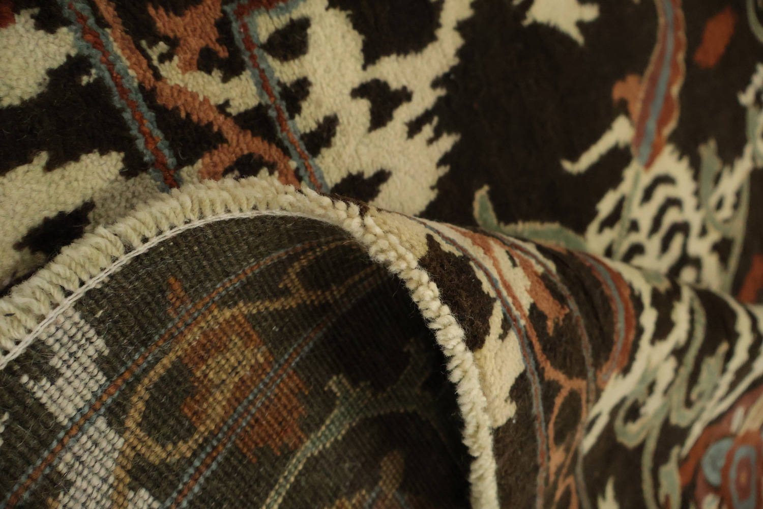 Artisan Crafted Rug with Dynamic Floral Motifs and Bold Hues 6x9