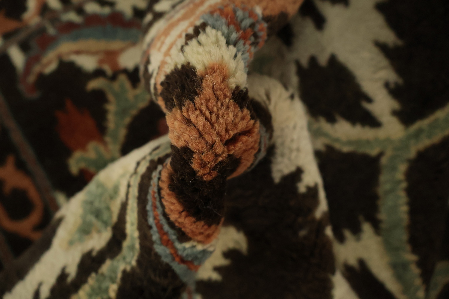 Artisan Crafted Rug with Dynamic Floral Motifs and Bold Hues 6x9