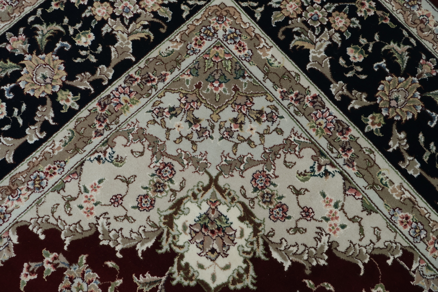 Elegant Traditional Wool & Silk Rug in Rich Red and Black Tones 8x11