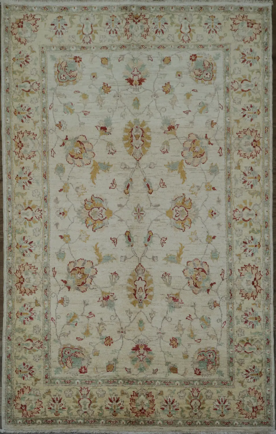 Peshawar Traditional Rug in Soft Neutral Tones for Luxe Decor 5x8