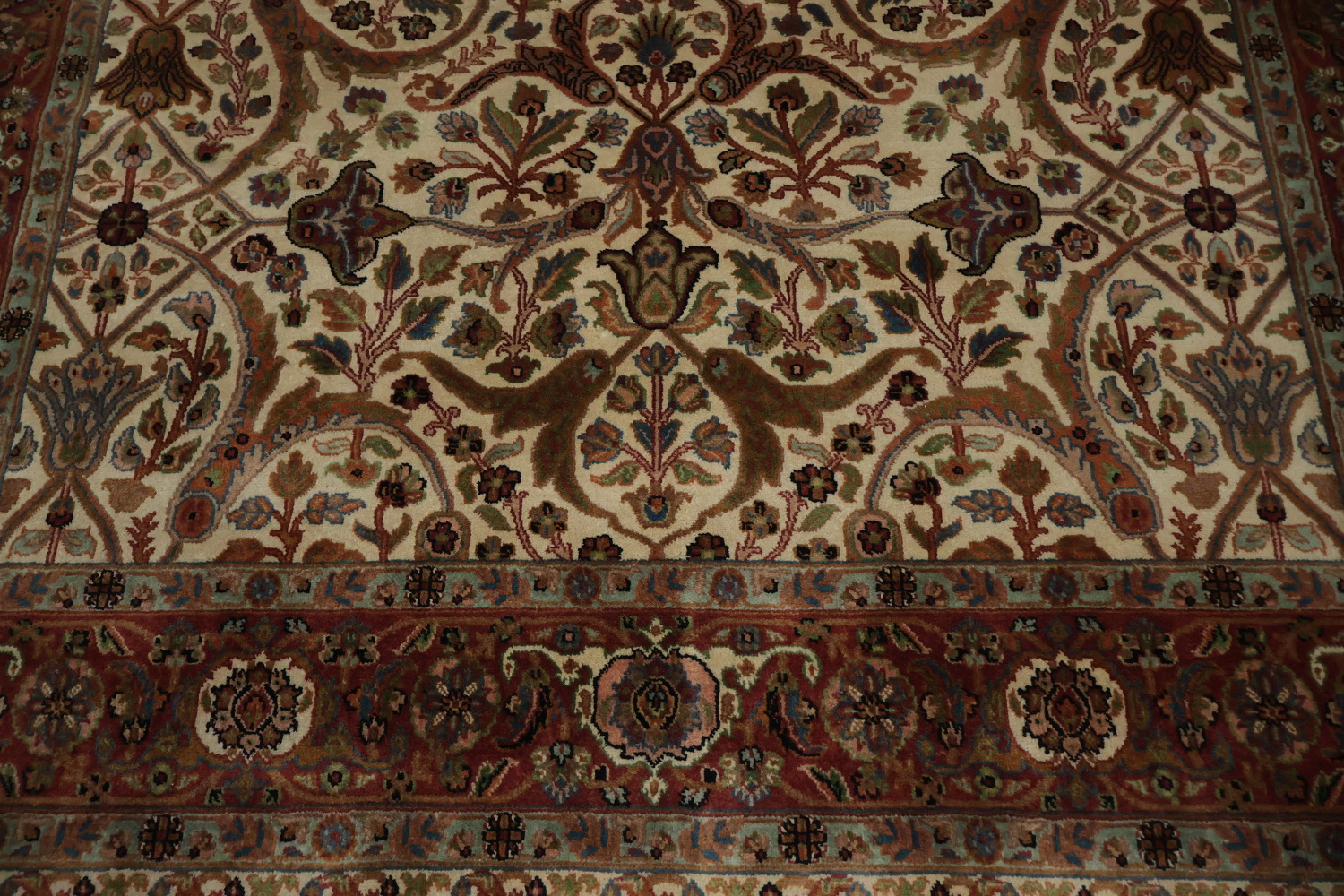 Luxurious Beige Persian Style Rug with Exquisite Details 6x9