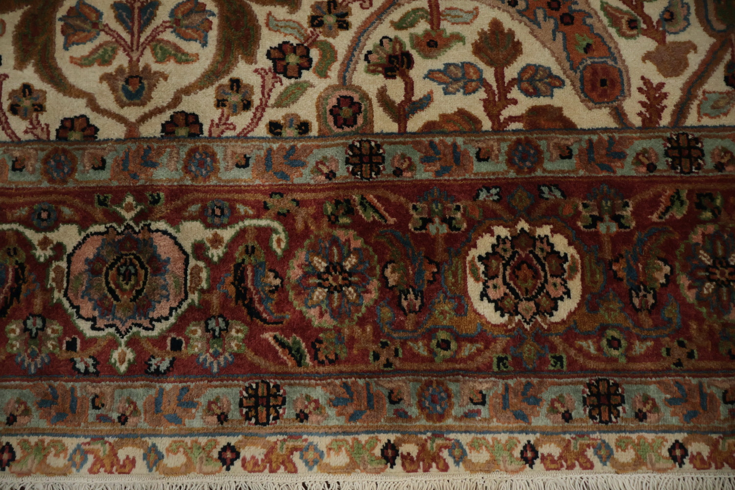 Luxurious Beige Persian Style Rug with Exquisite Details 6x9