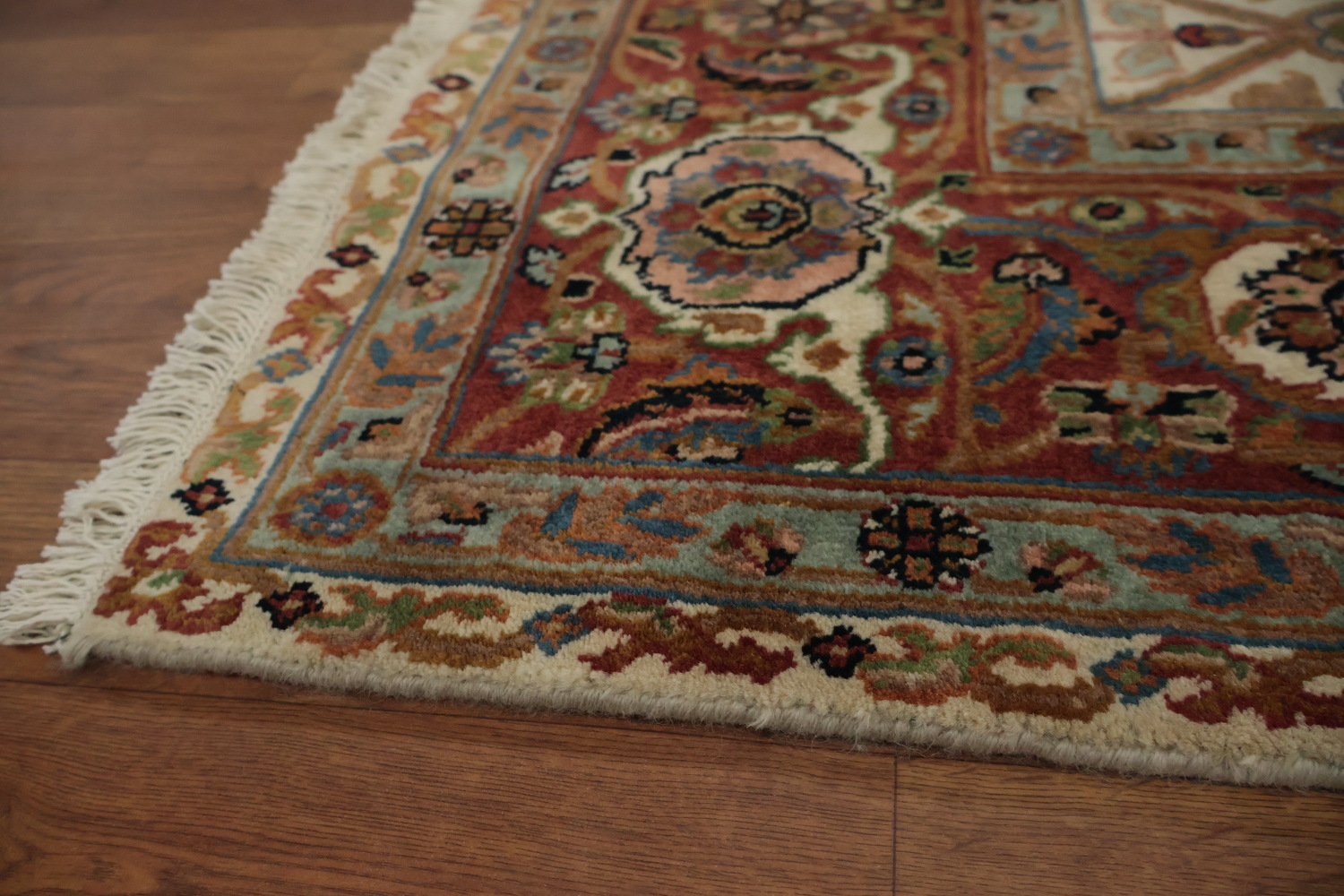 Luxurious Beige Persian Style Rug with Exquisite Details 6x9