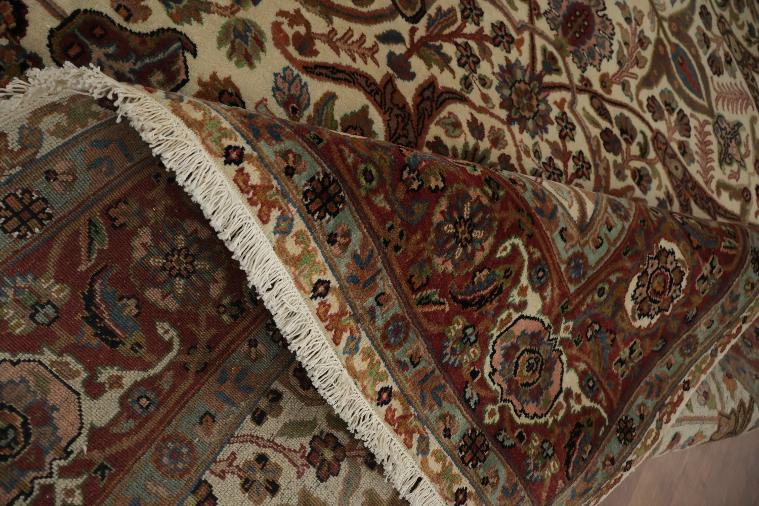 Luxurious Beige Persian Style Rug with Exquisite Details 6x9