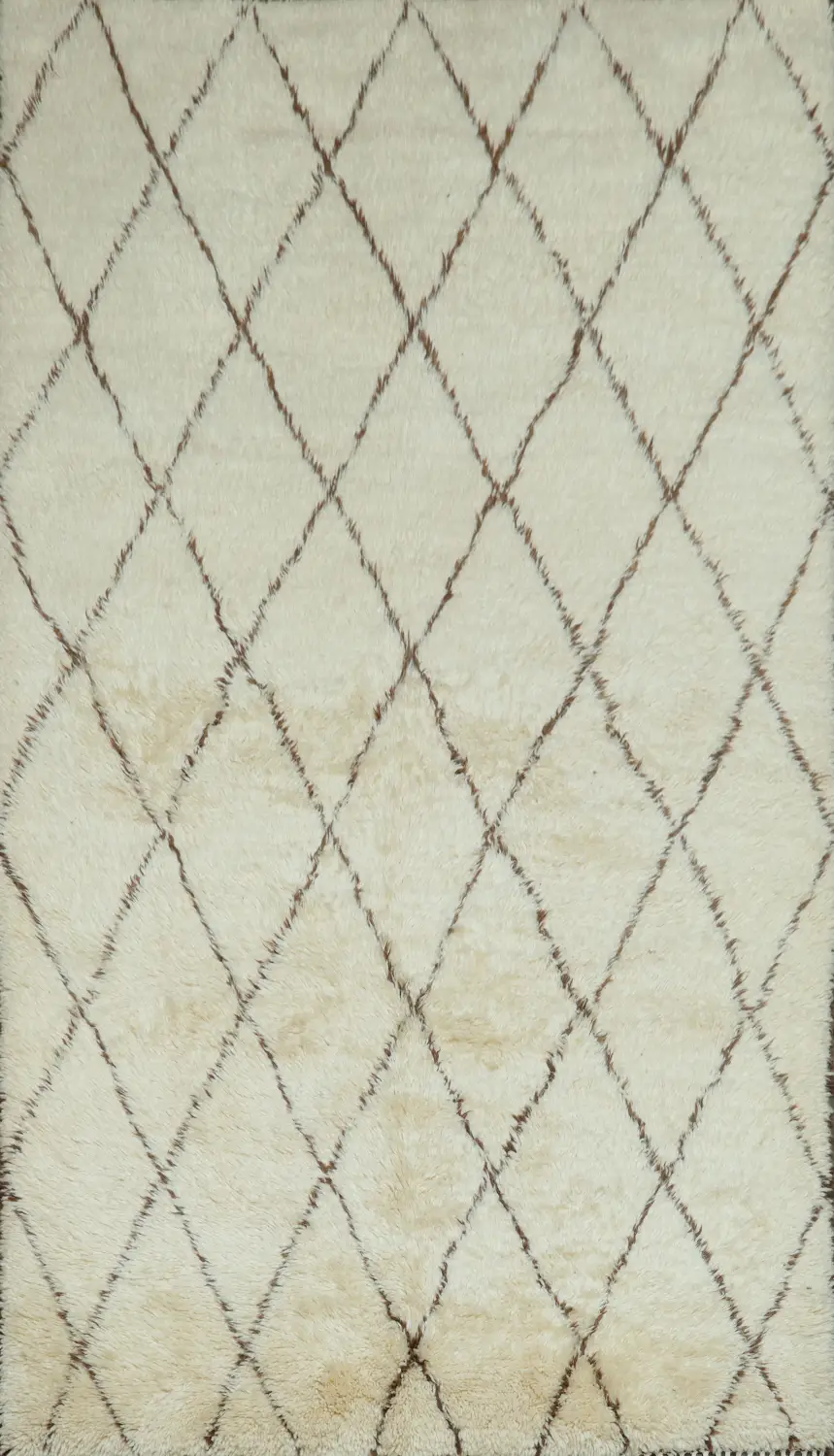 Off-white Moroccan Berber Plush Area Rug with Geometric Diamond Pattern 6x11