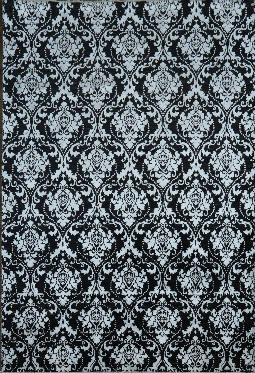 Luxury Damask Print Rug for a Sophisticated Interior 7x10