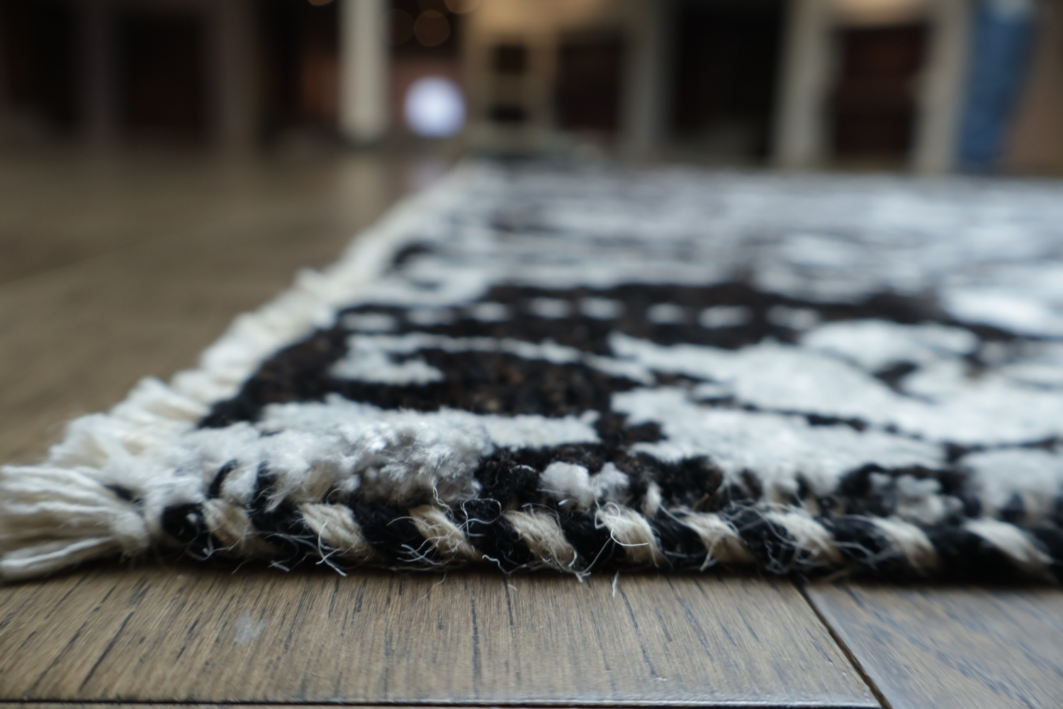 Luxury Damask Print Rug for a Sophisticated Interior 7x10