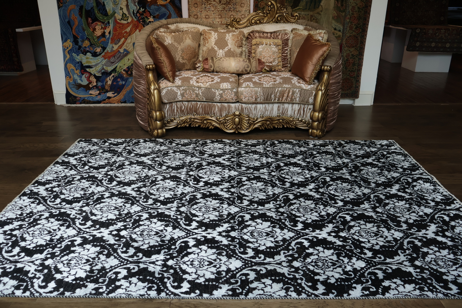 Luxury Damask Print Rug for a Sophisticated Interior 7x10