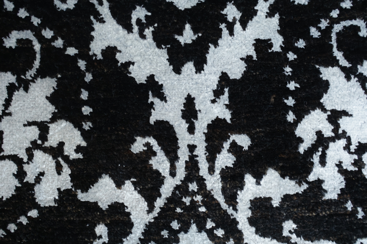 Luxury Damask Print Rug for a Sophisticated Interior 7x10